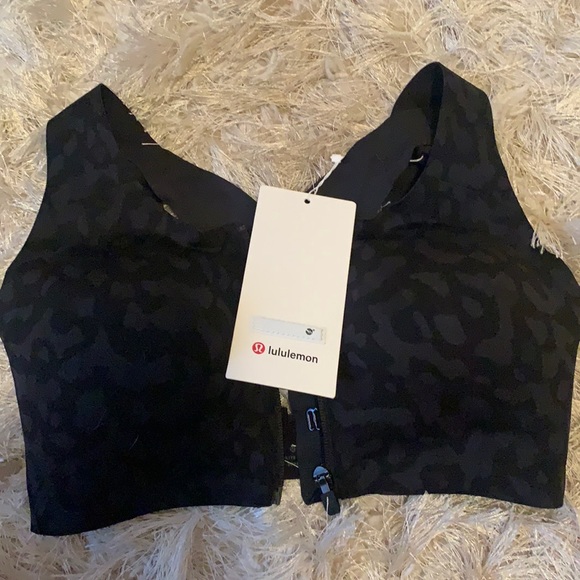 lululemon 32DD front zip bra. NEVER WORN WITH TAGS